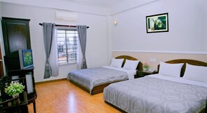 Minibar, trang bị nội thất với thiết kế riêng biệt, bàn 