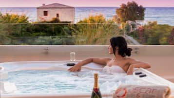 Premium Suite, 1 King Bed, Jetted Tub, Sea View | Jetted tub