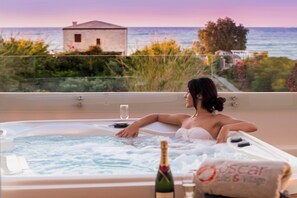 Premium Suite, 1 King Bed, Jetted Tub, Sea View | Jetted bathtub - Oscar Suites & Village (Chania)