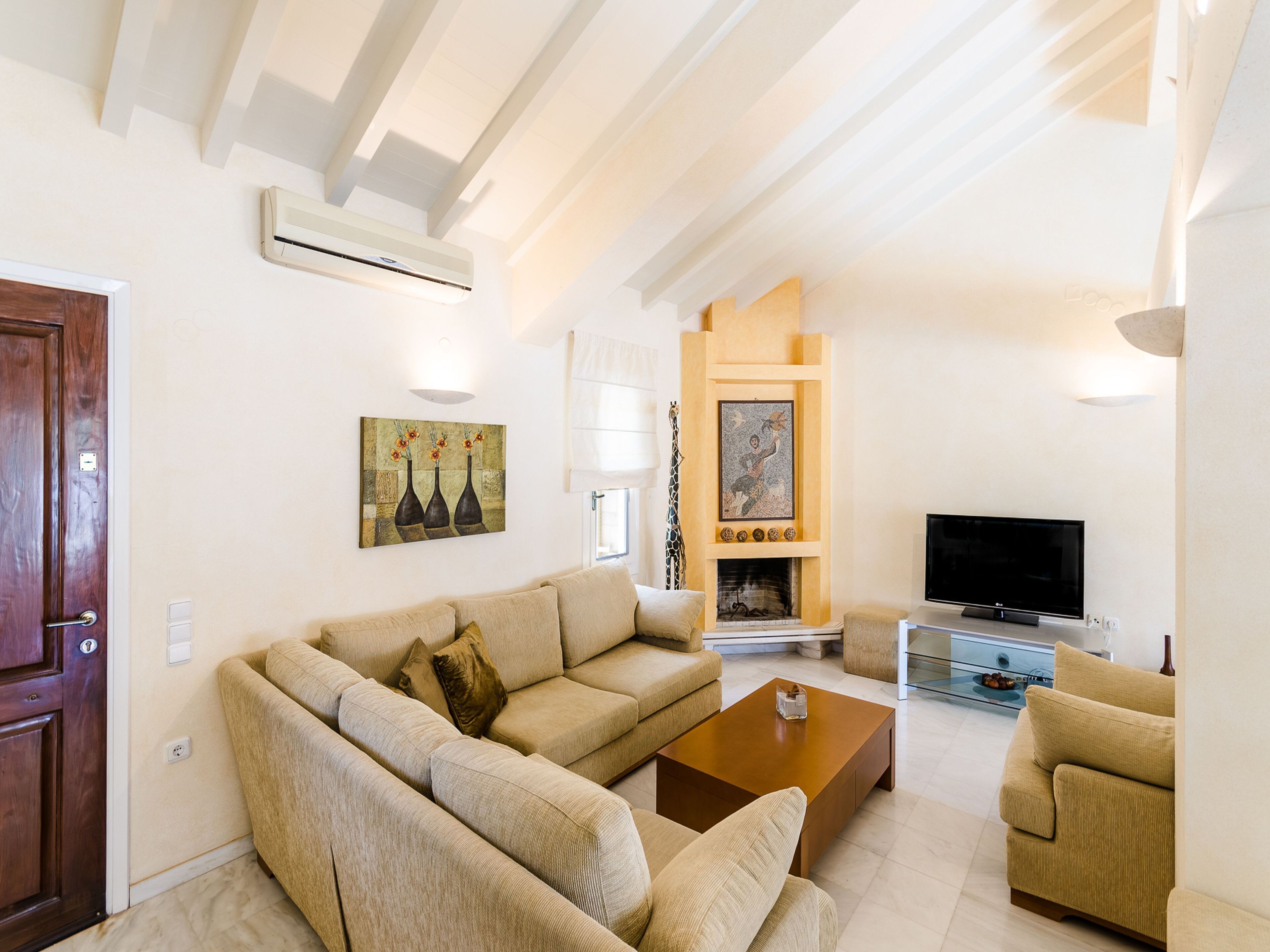 villa, 3 bedrooms, private pool | living room | 40-inch tv with satellite channels, ping pong