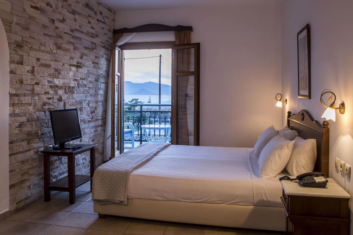 Chambre Double, vue mer (Upper floor)