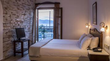 Habitación doble, vistas al mar (Upper floor) | Caja fuerte, wifi gratis, ropa de cama