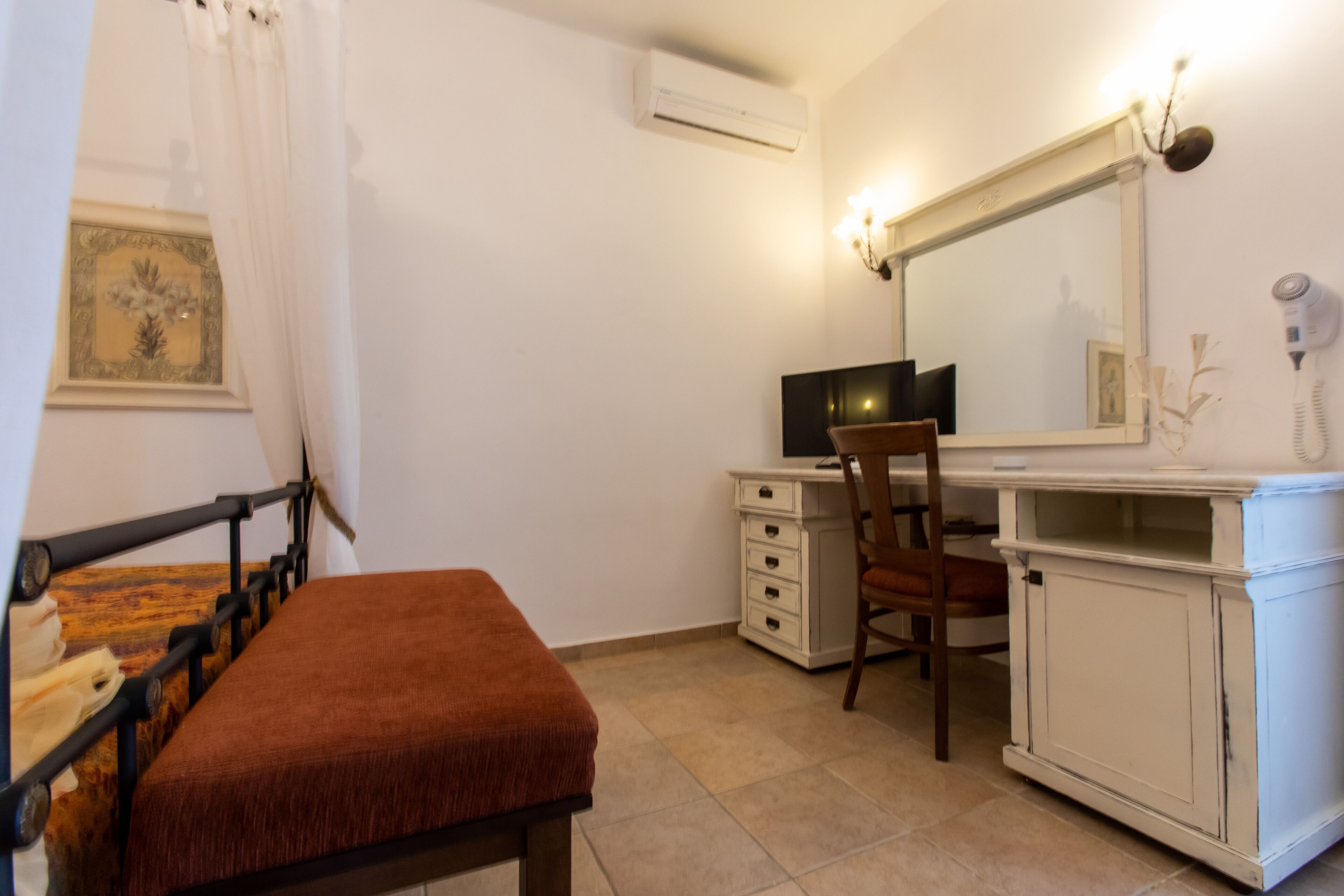 family room (superior deluxe) | 1 bedroom, in-room safe, free wifi, bed sheets