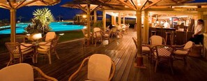 Poolside bar - Plaza Beach Hotel (Naxos)