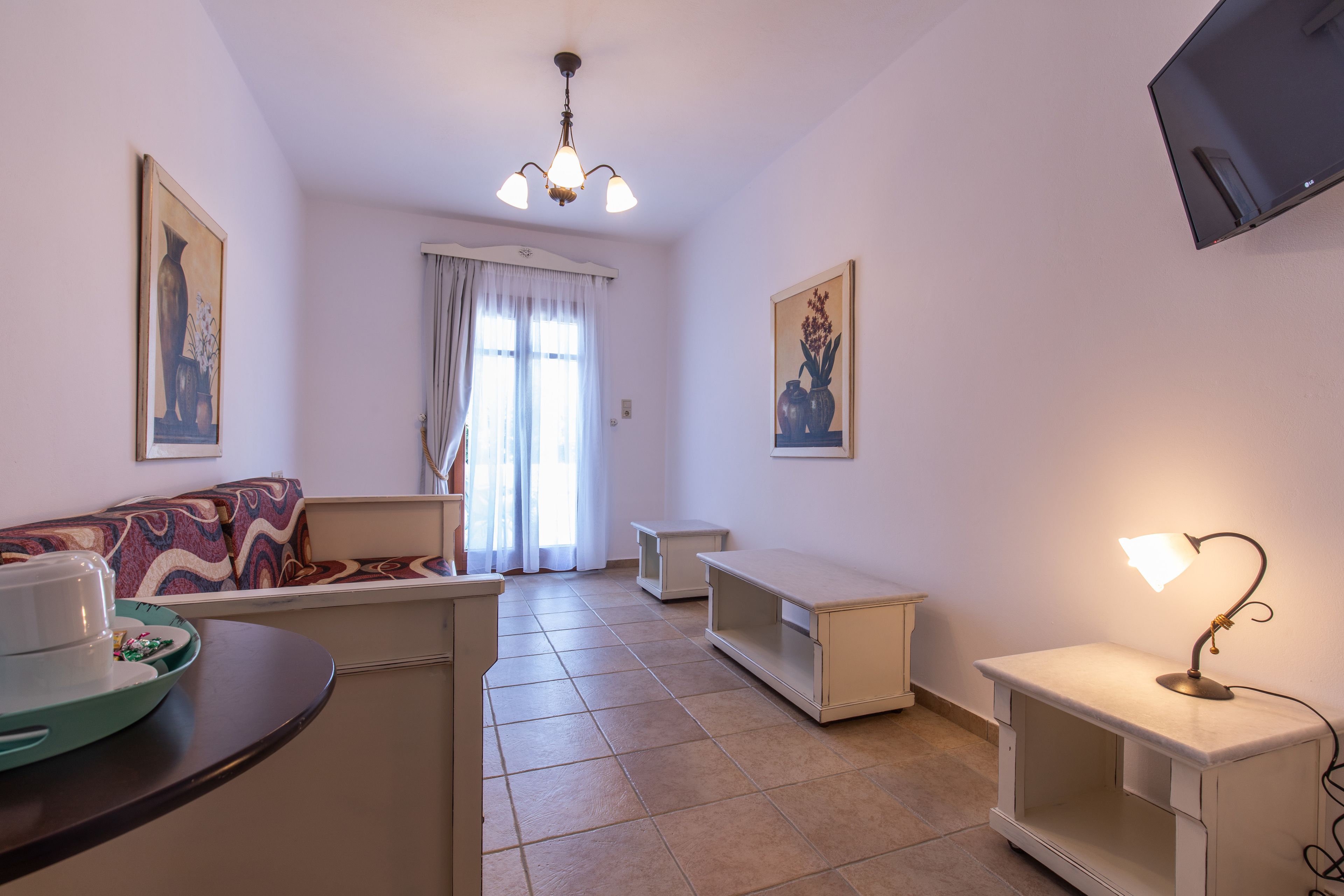 family room (superior) | 1 bedroom, in-room safe, free wifi, bed sheets