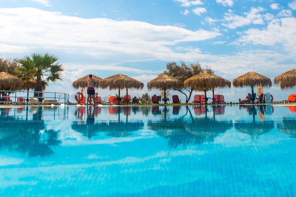 Outdoor pool, pool umbrellas, sun loungers