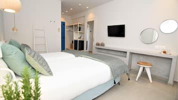 Family Room | 1 bedroom, in-room safe, individually furnished, desk