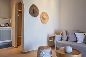 Junior Suite, Garden View | Living room | LCD TV - Vigla Hotel (Amorgos)