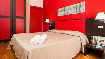 Doppel- oder Zweibettzimmer | Schreibtisch, Babybetten, kostenloses WLAN, BettwÀsche