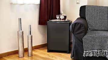 Superior Double Room, 1 Double Bed, Non Smoking, Hill View (Castle View) | Living room | 32-inch LED TV with digital channels, TV