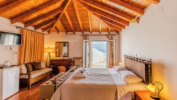 Habitación doble superior, vistas al mar | Caja fuerte, wifi gratis, ropa de cama