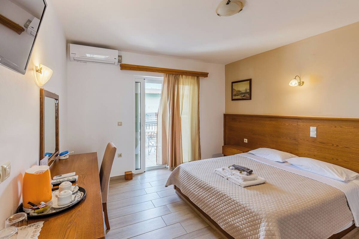 Double or Twin Room, Partial Sea View