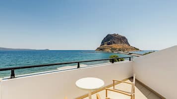 Habitación doble superior, vistas al mar | Terraza o patio
