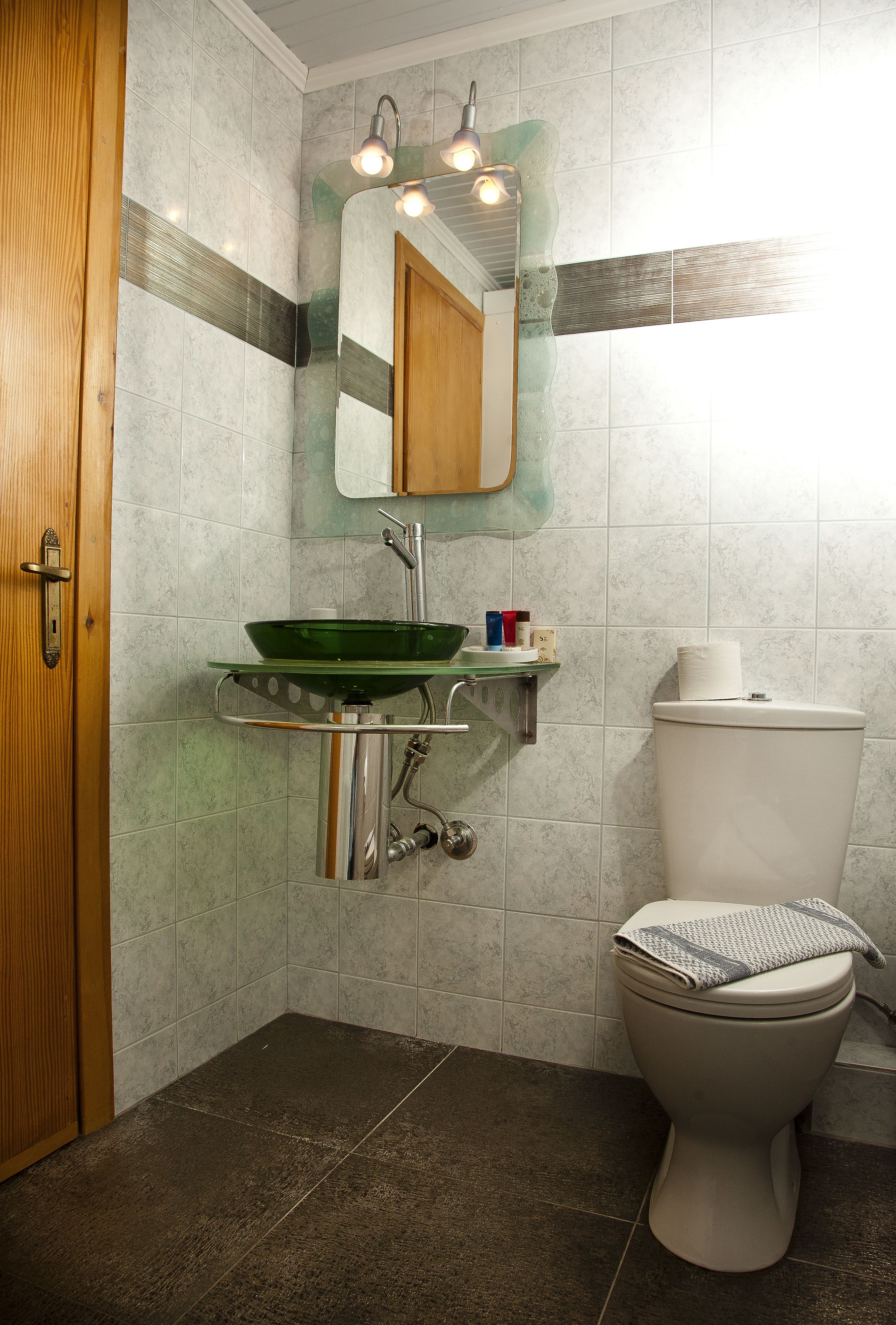 superior double room, sea view | bathroom | shower, hair dryer, towels