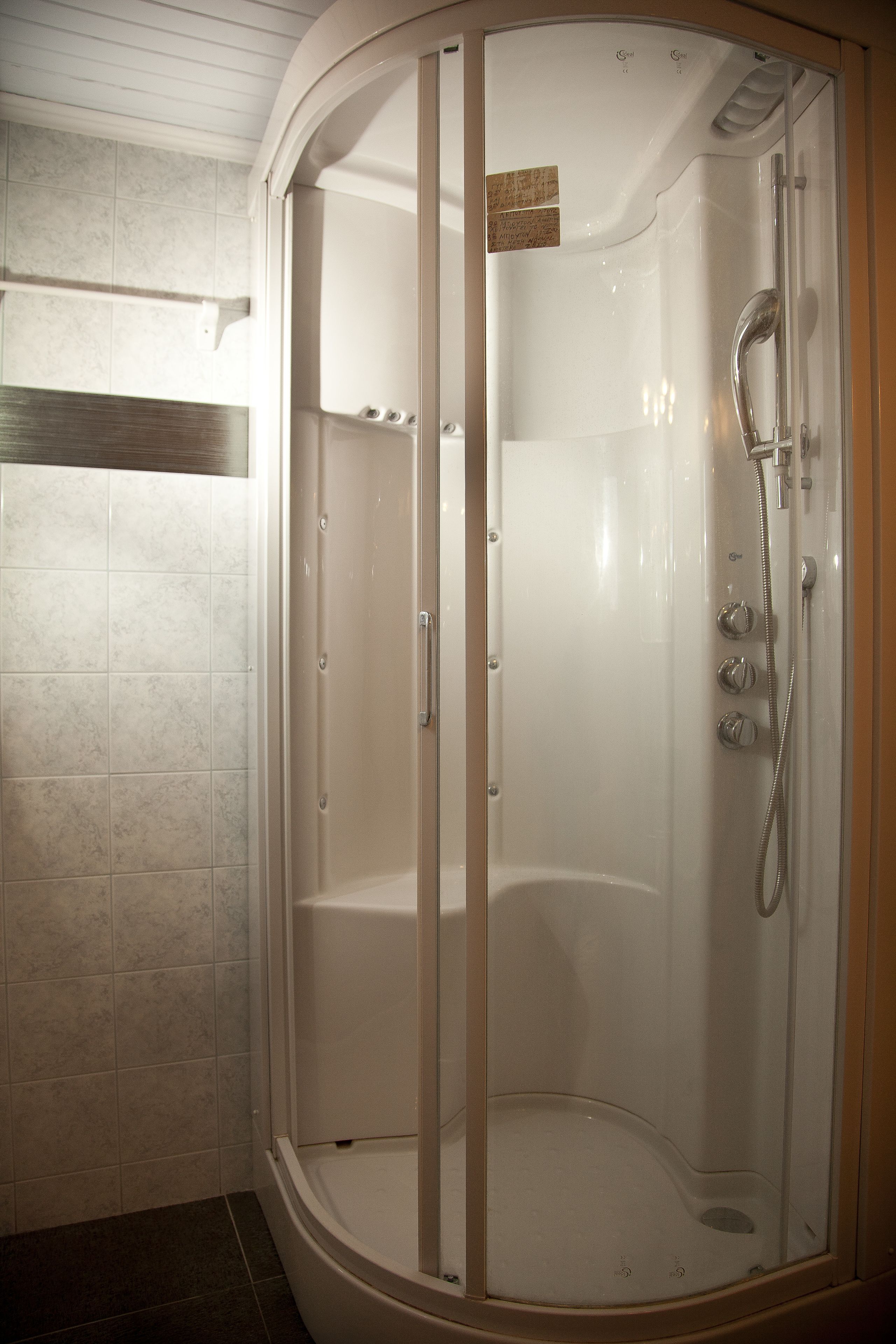 superior double room, sea view | bathroom | shower, hair dryer, towels