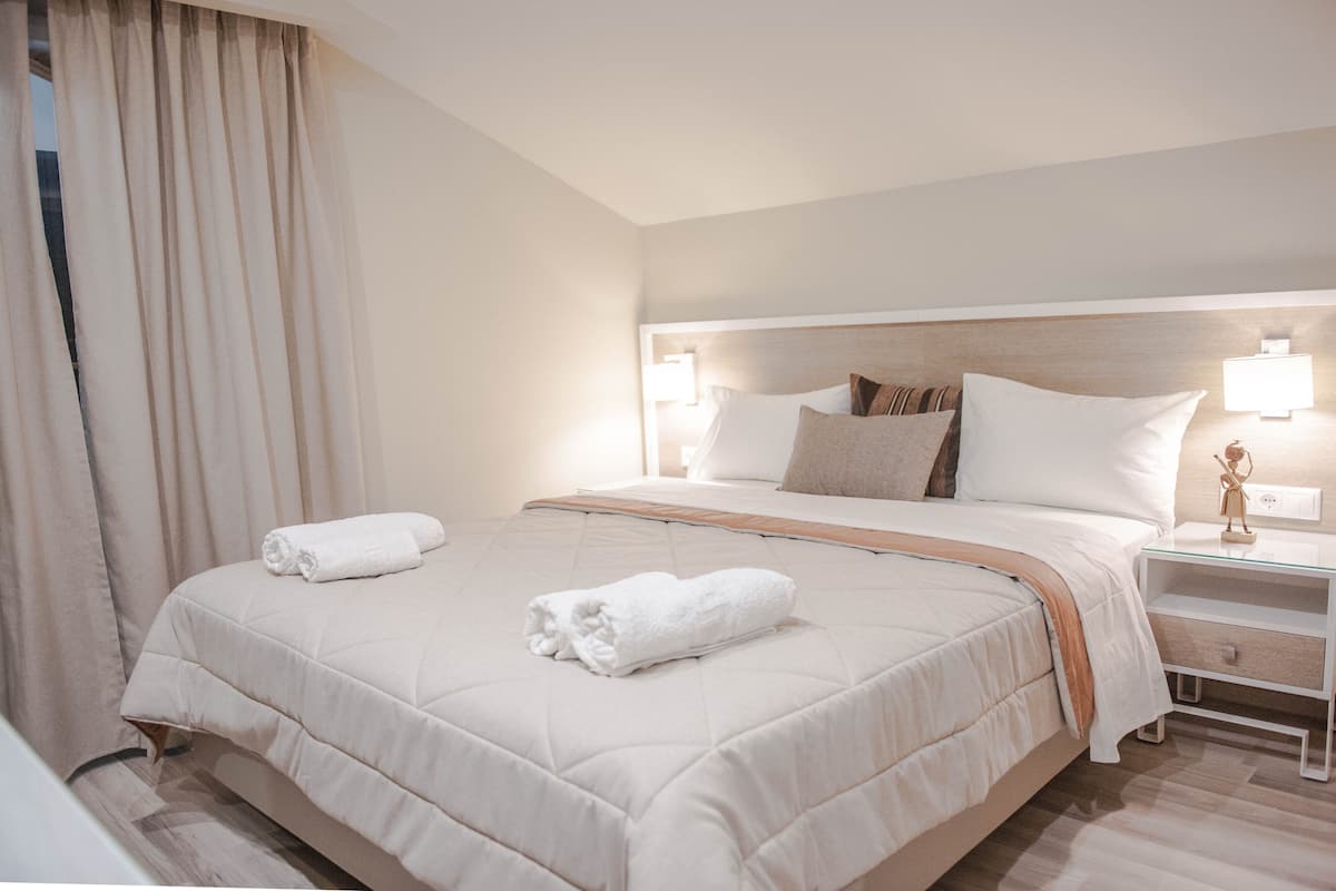 Camera con letto matrimoniale o 2 letti singoli, 1 letto matrimoniale o 2 letti singoli | Biancheria in cotone egiziano, materassi a doppio strato