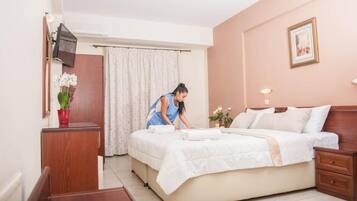 Studio, 1 Double or 2 Twin Beds | Egyptian cotton sheets, pillowtop beds, in-room safe, desk