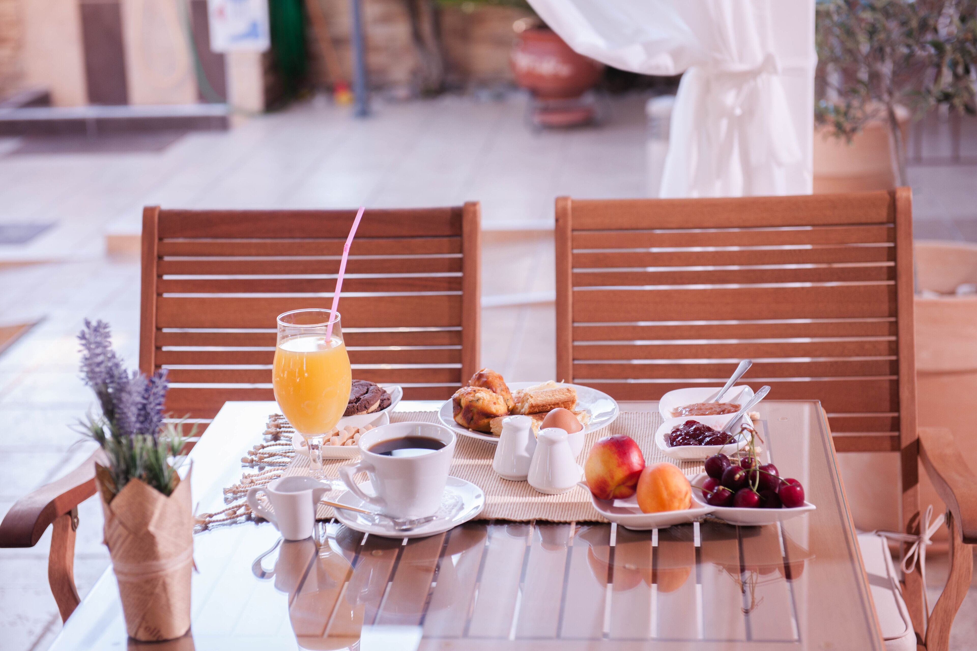 Free daily buffet breakfast 