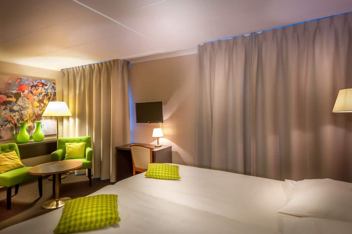 Chambre Confort double (Plus) | Coffre-fort, bureau, lit de bébé (supplément), accès au Wi-Fi (inclus)