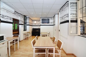 Dining - Feel Hostels City Center (Málaga)