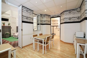 Living area - Feel Hostels City Center (Málaga)