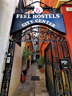 Exterior - Feel Hostels City Center (Málaga)