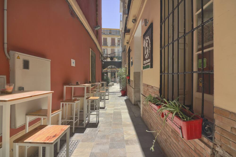 Feel Hostels City Center