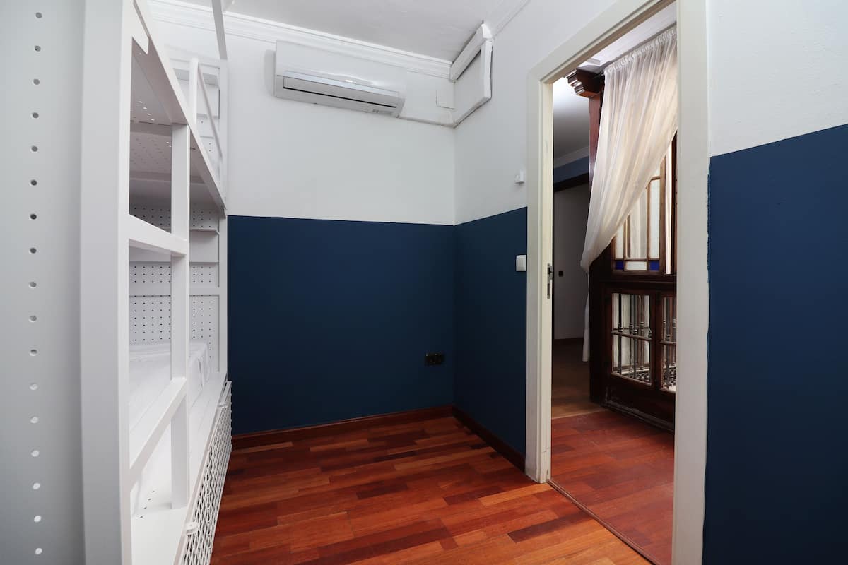 Shared Dormitory, Mixed Dorm, Shared Bathroom (1 bed in a dormitory up to 4 people)