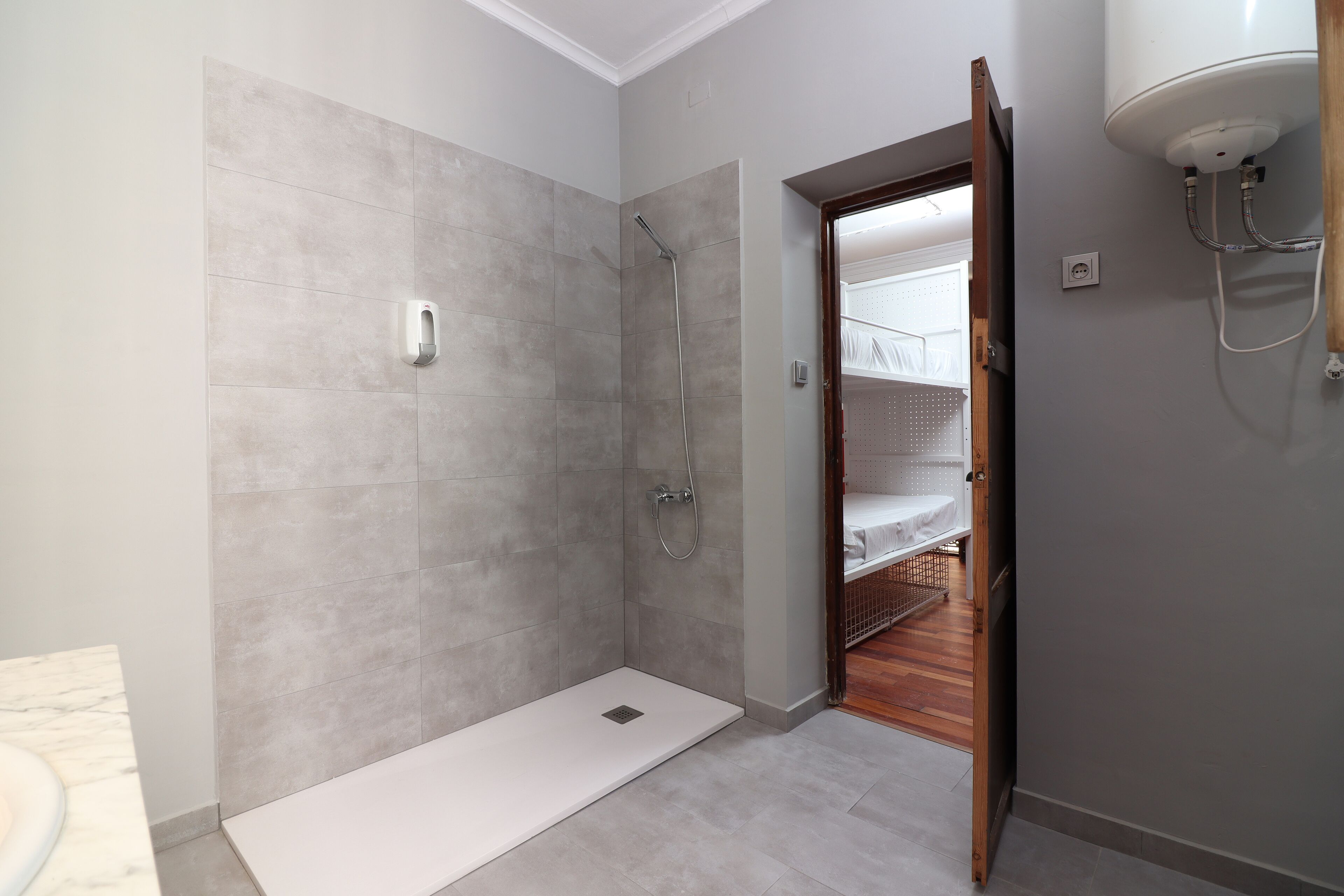 Dormitorio compartido, dormitorio mixto, baño privado (1 bed in a dormitory up to 8 people) | Baño | Regadera 