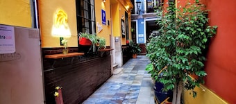 Feel Hostels City Center
