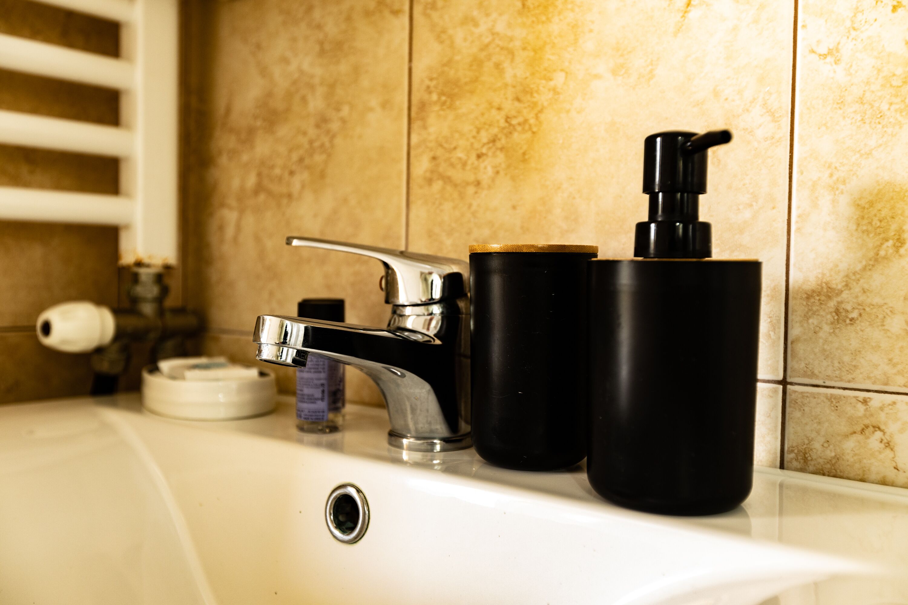 comfort studio, 1 bedroom, kitchen (2 people) | bathroom | rainfall showerhead, free toiletries, hair dryer, towels