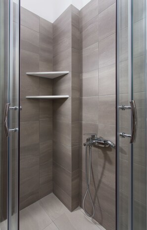 Bathroom shower - Venetia Apartments (Monemvasia)