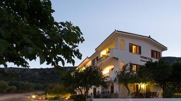 Façade de lâhĂ©bergement - soirĂ©e/nuit