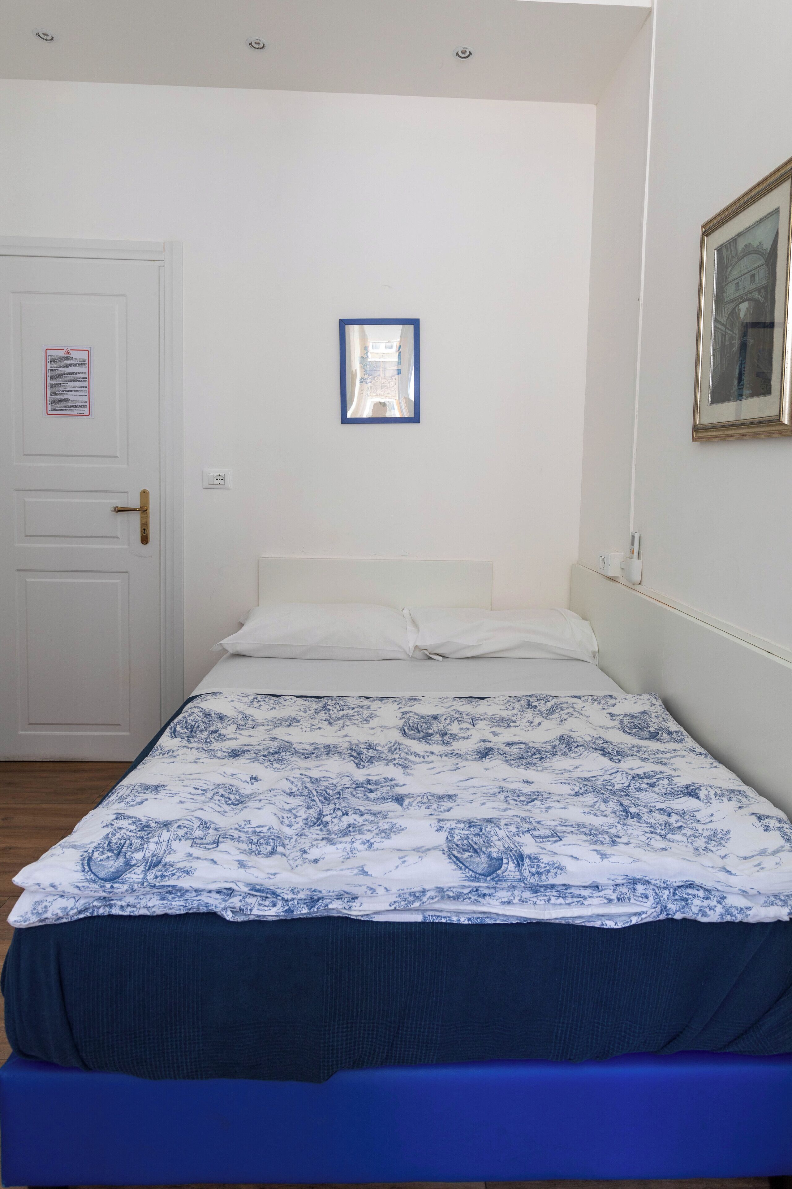 Economy Room | Egyptian cotton sheets, premium bedding, down comforters