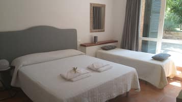 Chambre Classique Double ou avec lits jumeaux, vue jardin | Vue de la chambre