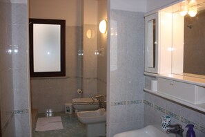 Double or Twin Room | Bathroom