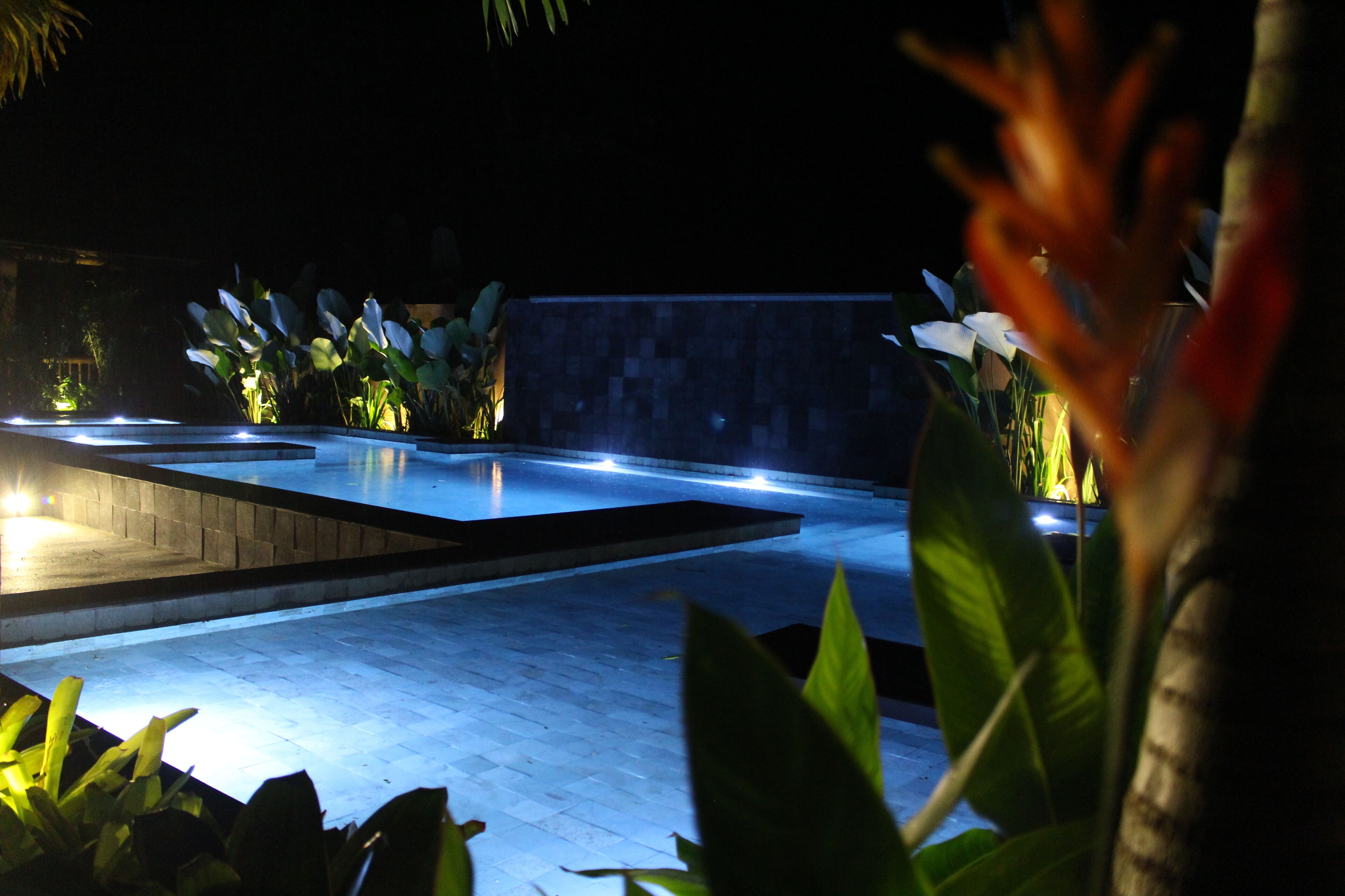 Piscina externa, espreguiçadeiras
