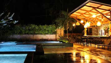 Poolside bar
