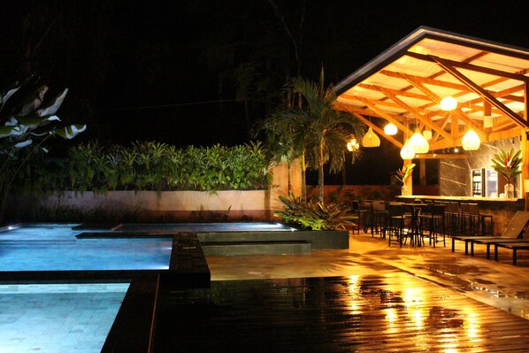 Poolside bar