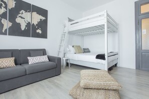 Habitación familiar, baño compartido | Decoración individual, mobiliario individual, wifi gratis y ropa de cama