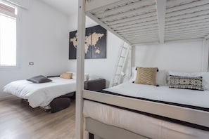 Habitación familiar, baño compartido | Decoración individual, mobiliario individual, wifi gratis y ropa de cama