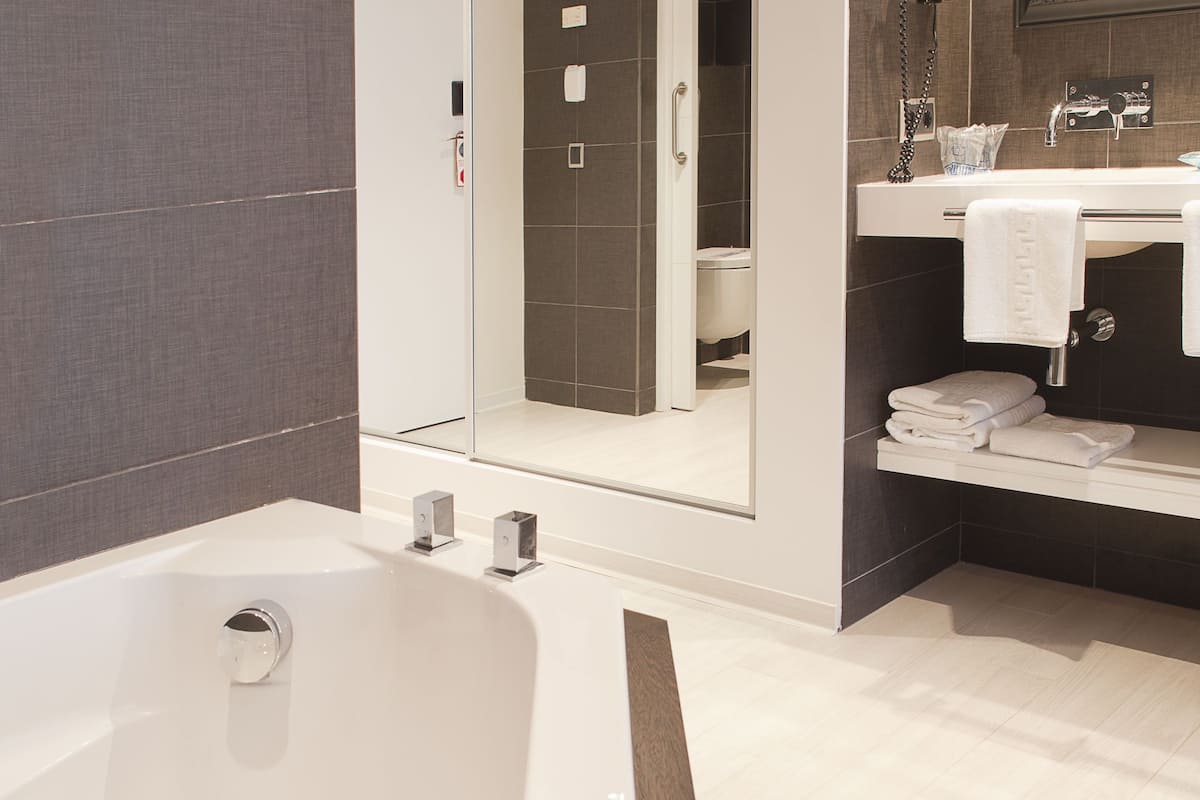 minibar, in-room safe, individually furnished, desk