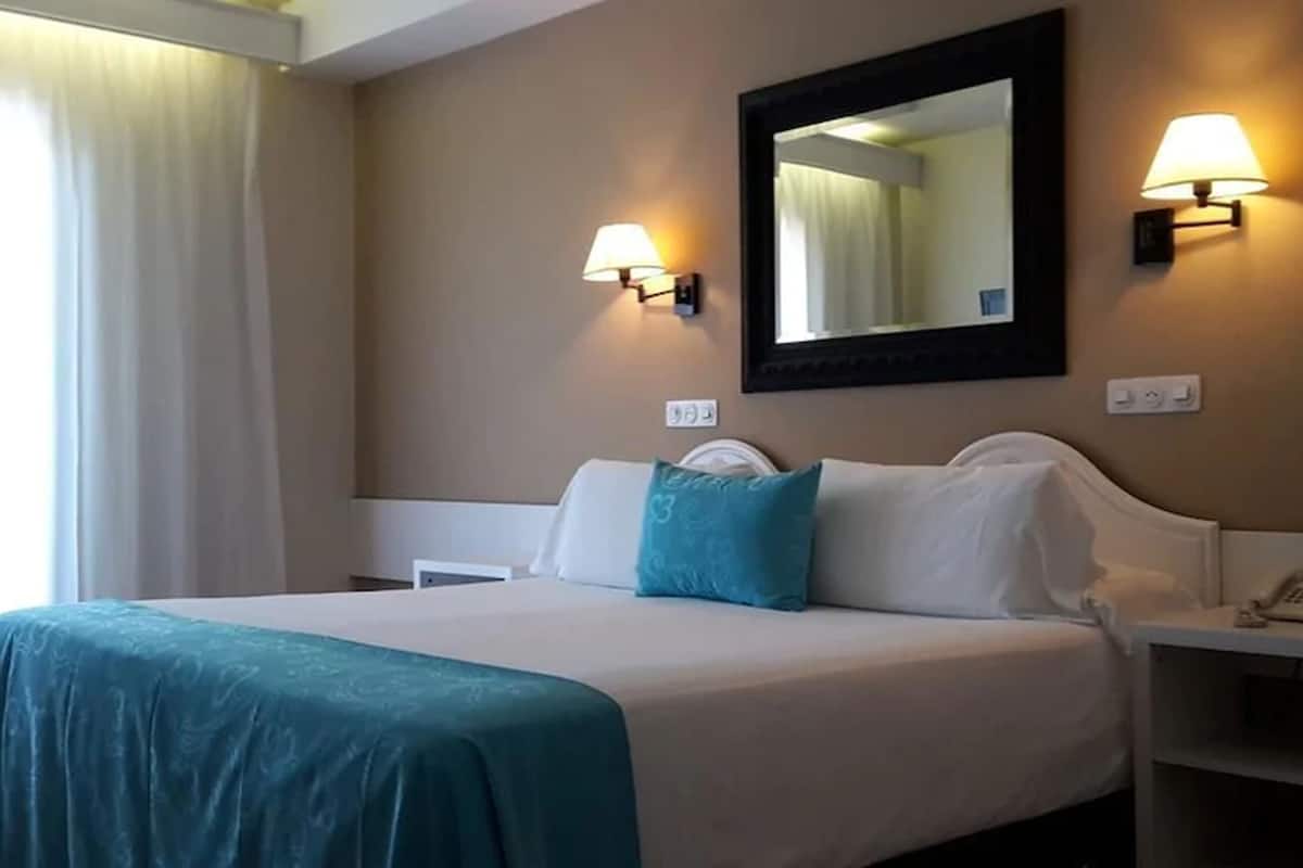 minibar, in-room safe, individually furnished, desk