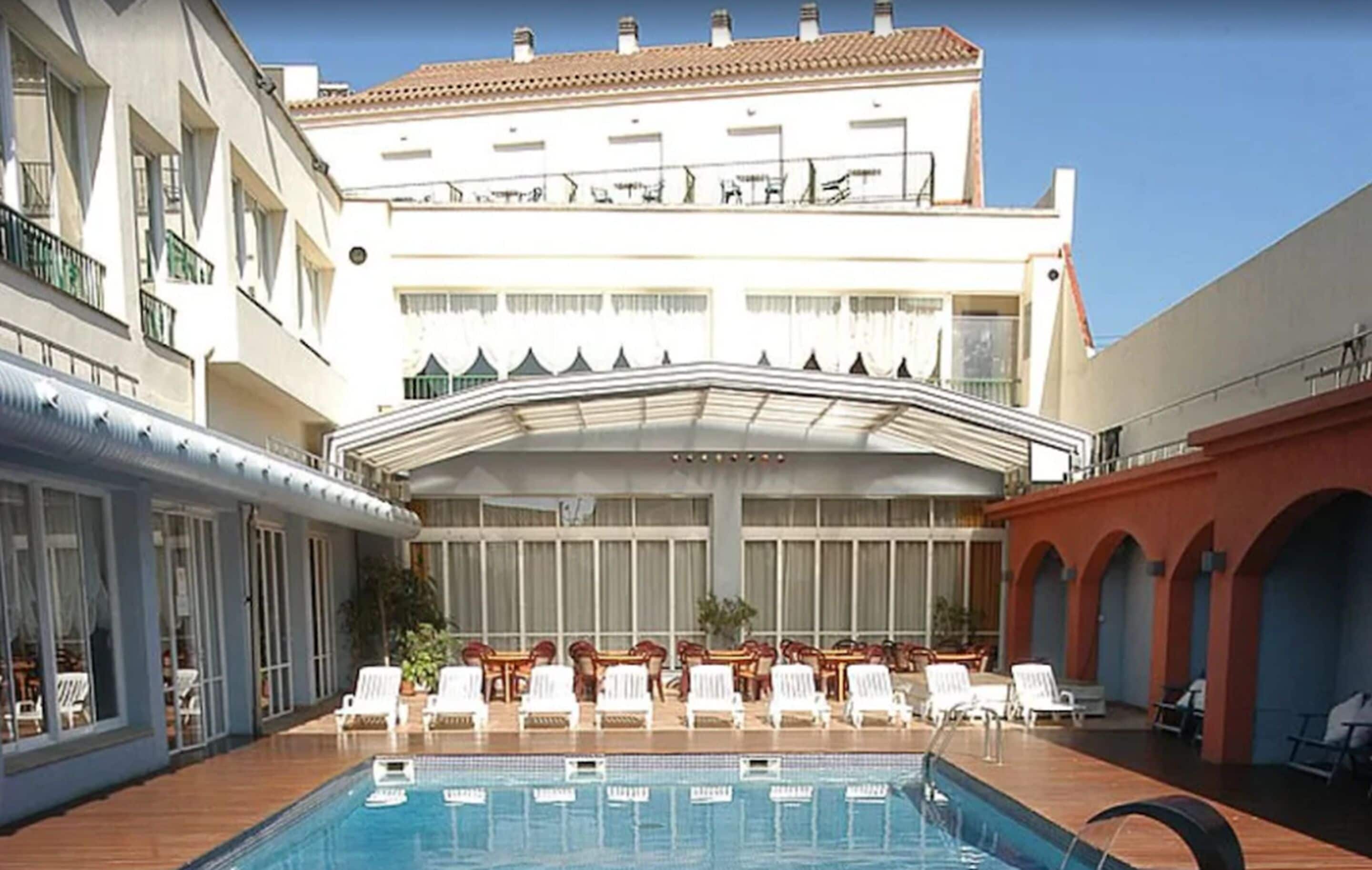 indoor pool, outdoor pool, pool loungers