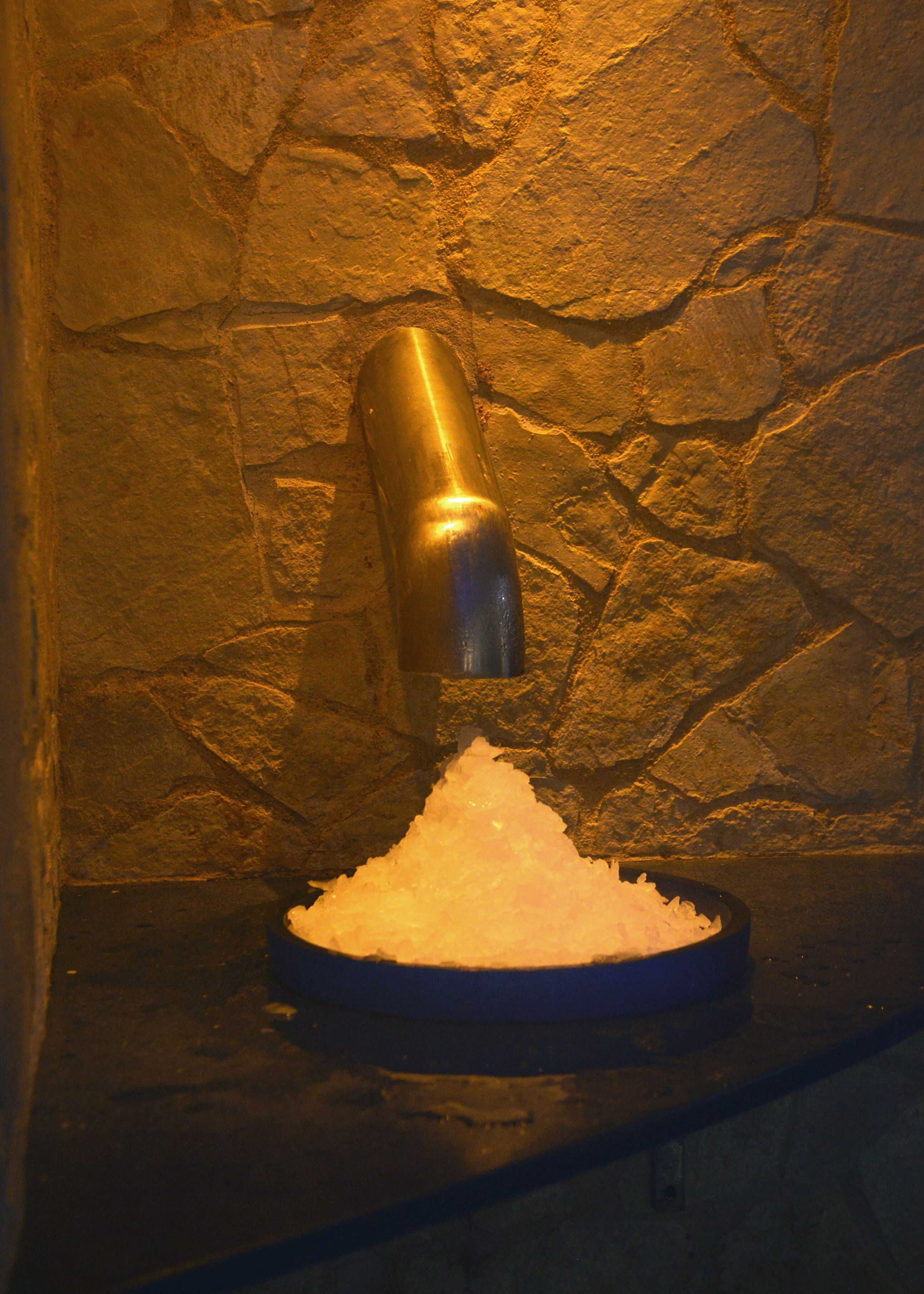 sauna, hot tub, steam room, turkish bath/hammam, body treatments