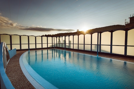 Outdoor pool, sun loungers