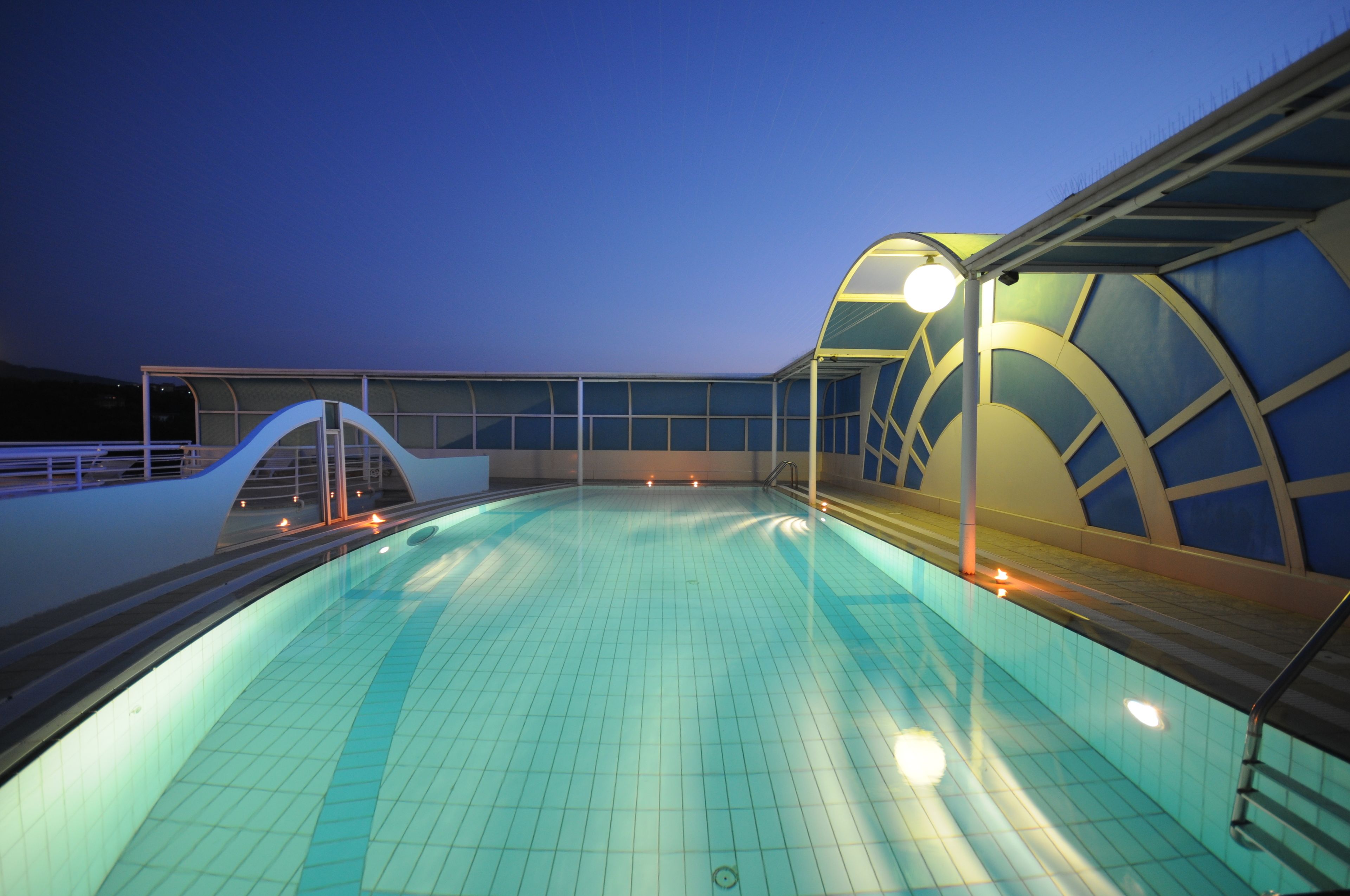 outdoor pool, pool loungers