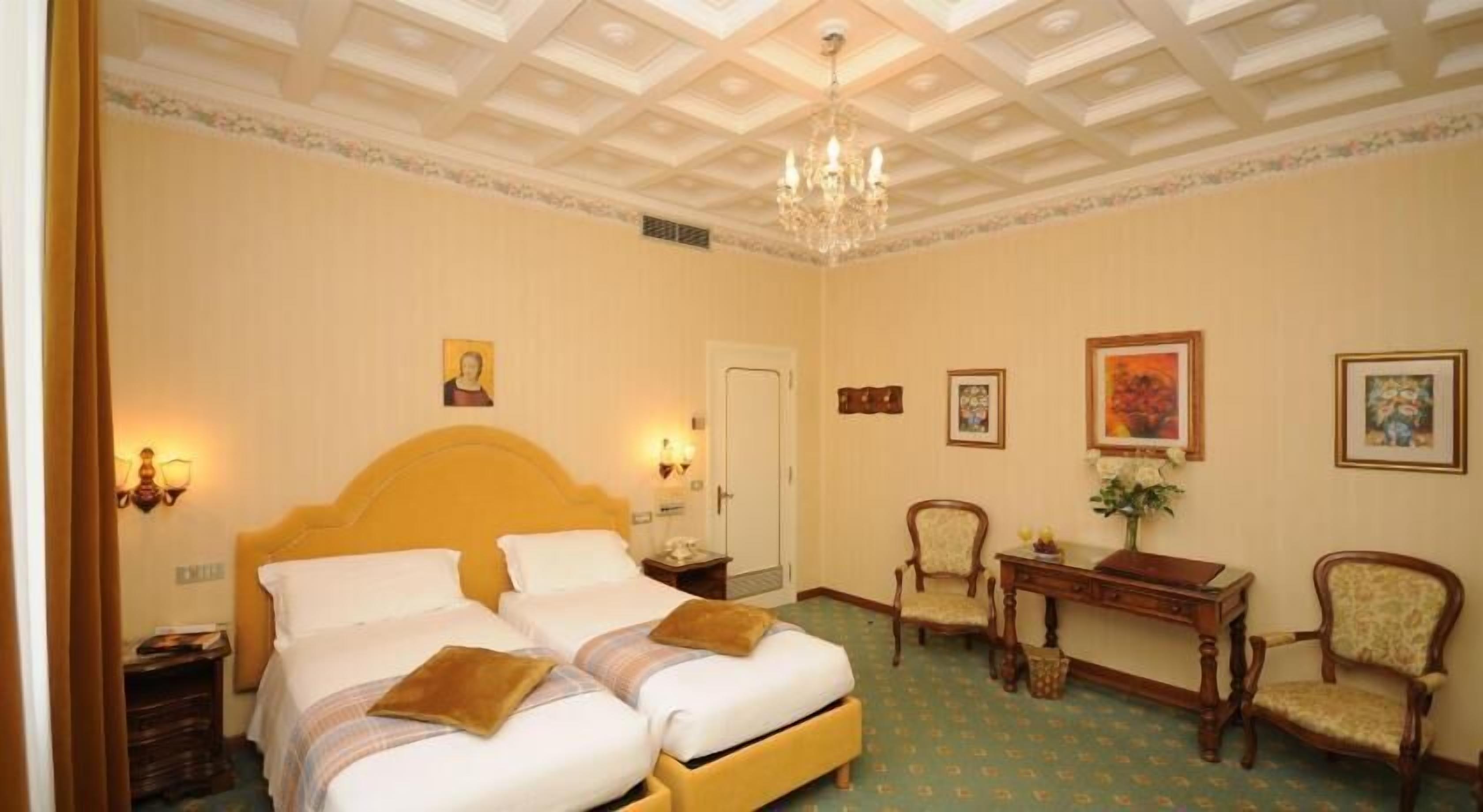 Premium bedding, Tempur-Pedic beds, minibar, in-room safe