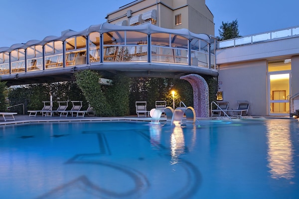 Kolam renang tertutup, kolam renang terbuka, payung kolam