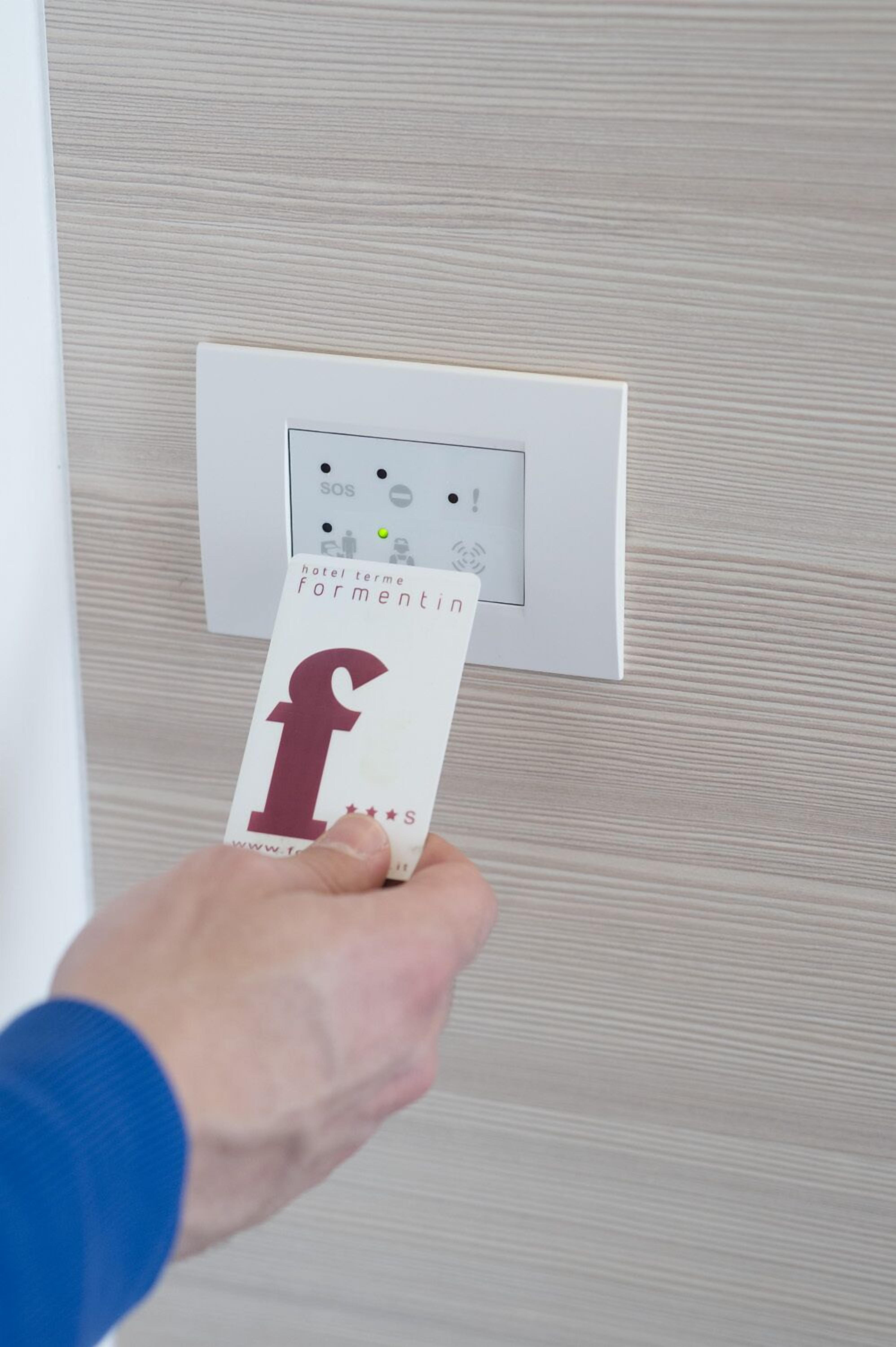 deluxe double room | minibar, in-room safe, desk, soundproofing